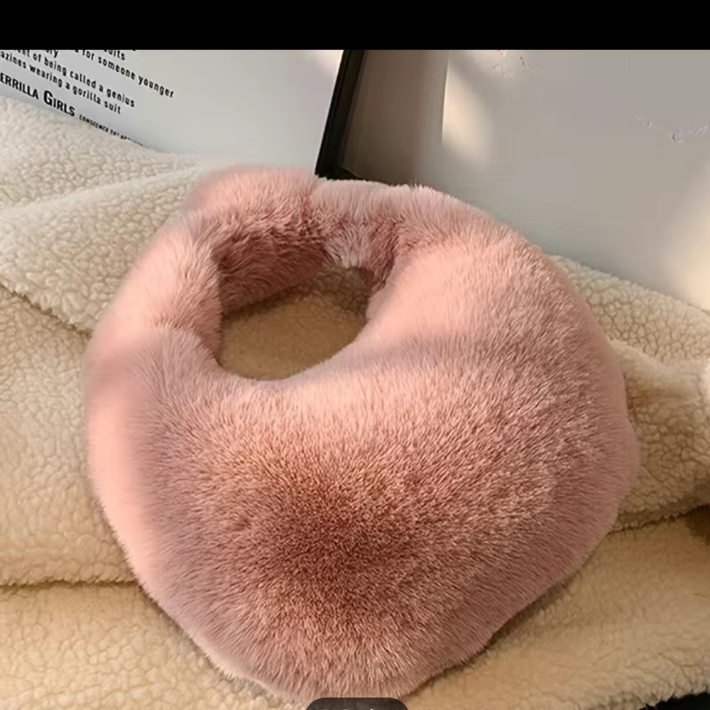 Gorgeous Fluffy Fur Handbag.